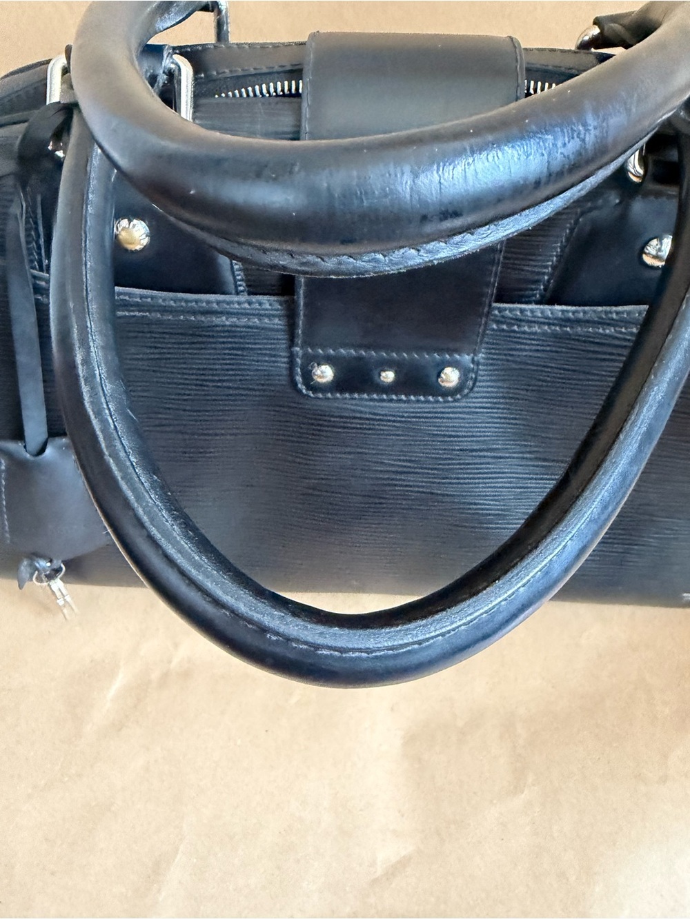 Louis Vuitton Montaigne GM Vintage Bag in Epi Leather - Picture 3 of 12